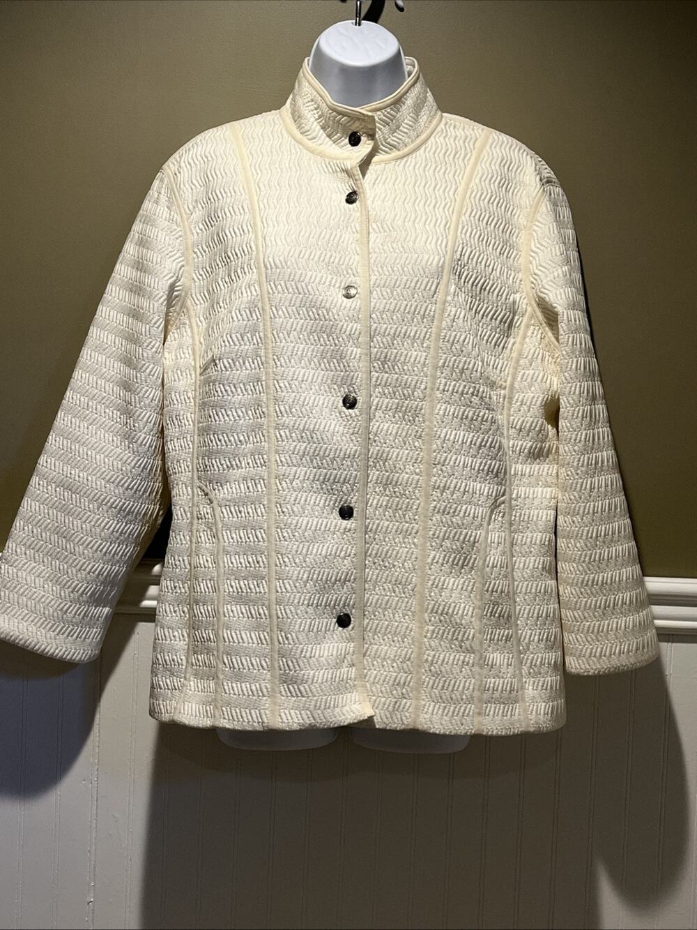 Artifacts Quilted Ivory Jacket – Women’s L/XL Zip‑Front Mock Neck